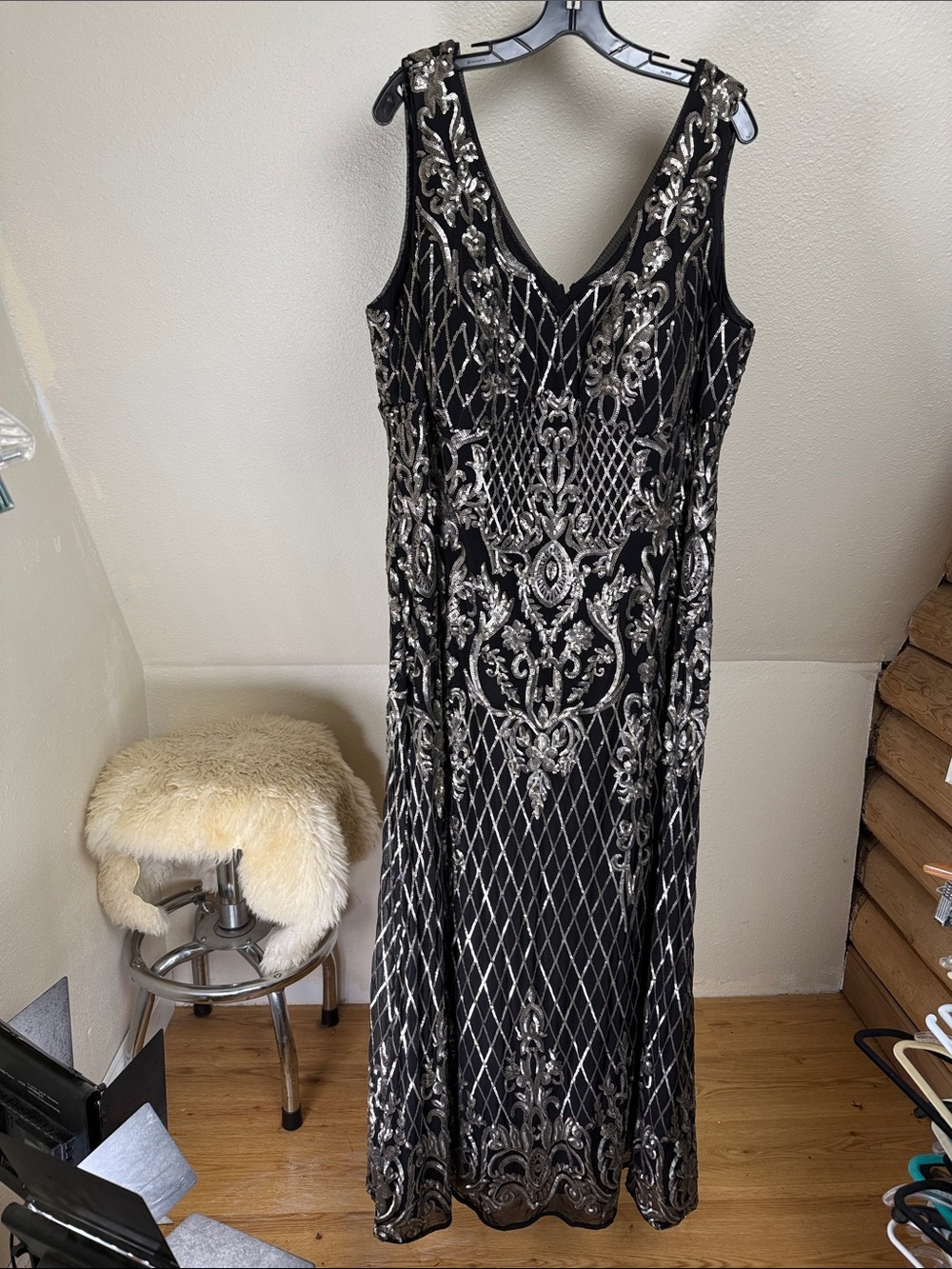 R & M RICHARDS Women Sequined Evening Gown Size 20W